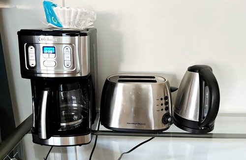 Bonita House | Beautiful 2BR 1BA Home/Smart TVs, Bidet, Kitchenette, Free Wi-Fi & Parking