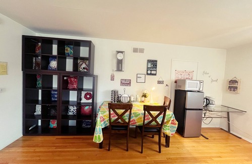 Bonita House | Beautiful 2BR 1BA Home/Smart TVs, Bidet, Kitchenette, Free Wi-Fi & Parking