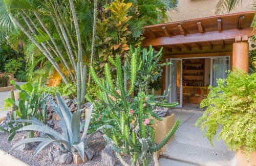 Ixtapa - Zihuatanejo Condo | Beautiful 2BR Ap. Exuberant Vegetation, with direct access to the beach