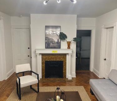 East Norwalk Apartment | Beautiful 2BR apt in Beach community, Close to Train and hwys! ONLY 1 hr to NYC!