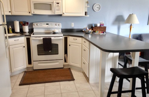 Wrightsville Beach Condo | Beautiful 2nd floor unit with ocean views and 2 minute walk to the beach.