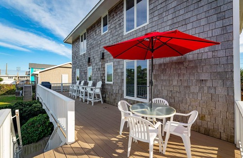 Emerald Isle Cottage | Beautiful 2nd Row Cottage with Pool!