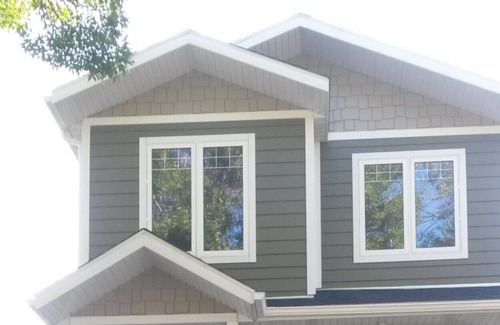 Regina House | Beautiful 3 bed, 2.5 bath with garage. Ideally located in Regina! STA21-00131