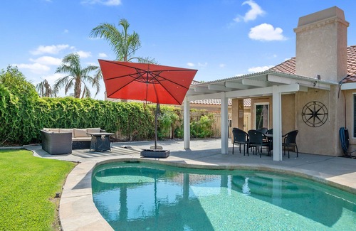 Bermuda Dunes House | Beautiful 3 bedroom, 2.5 bathroom and a swimming pool with jacuzzi.