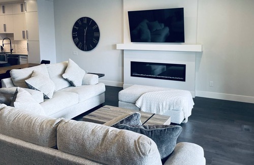 Central Okanagan Villa | Beautiful 3 bedroom villa close to lake.