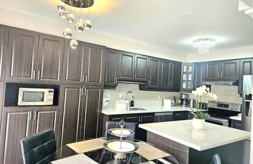 Whitby House | Beautiful 3 bedroom Entire detached home