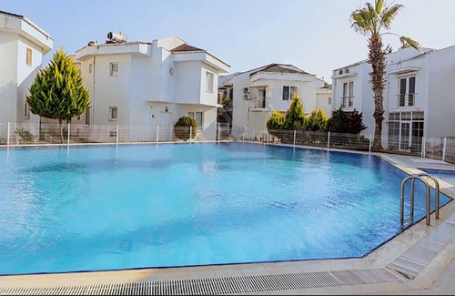 Lara Villa | Beautiful 3 Bedroom Garden Villa With Share Pool in Kundu