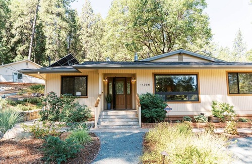 Nevada City House | Beautiful 3 Bedroom Home, 5 Minutes To Downtown Nevada City!