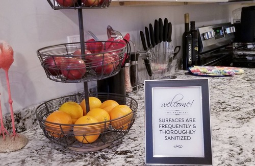 Pawtucket Apartment | 🤗Beautiful 3 BR apt, Fast WiFi & free Parking mins to Shopping Malls!🥳