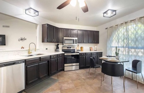 Chandler House | Beautiful! 3bdr Single-Story home - private pool