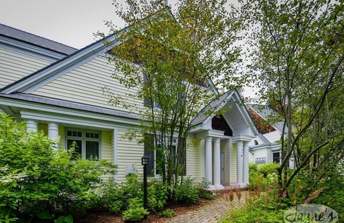 Port Carling Villa | Beautiful 3bdrm 3 bath Villa at the prestigous Lake Joe Club Resort!