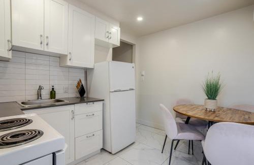 Cote-Des-Neiges—Notre-Dame-De-Grace Apartment | Beautiful 3BR Residence in MTL NDG