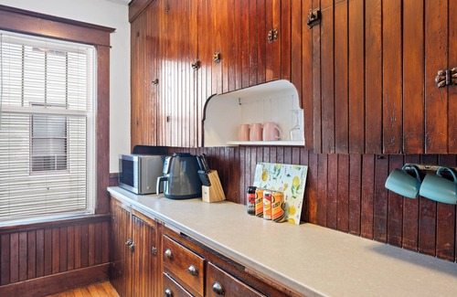 Moncton House | Beautiful 3BR Victorian Home Downtown Moncton w/AC