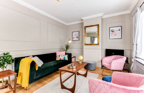 Hove House | Beautiful 4 Bed House, 3 minutes to sea, sleeps 8