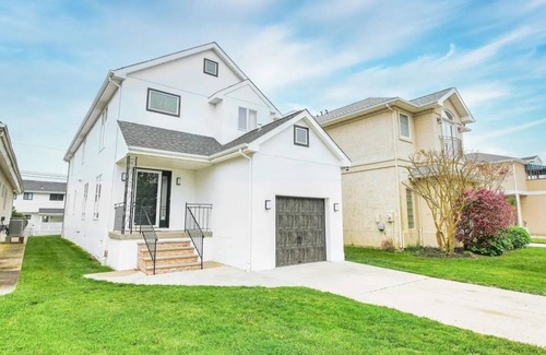 Margate City House | Beautiful 4 bedroom shore home with sunset bay views.