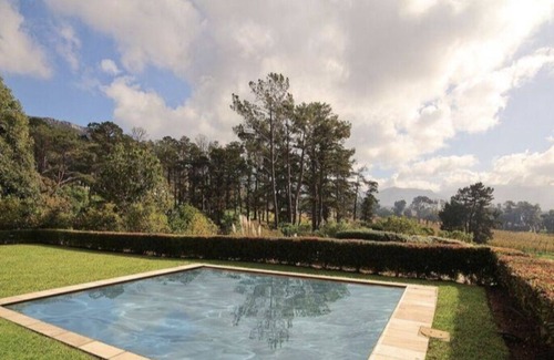 Steenberg Estate House | Beautiful 4 Bedroom House in Steenberg