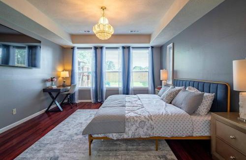 Barker House | Beautiful 4-bedroom House with Nice Backyard