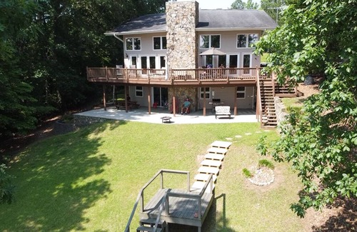 Greenwood House | Beautiful 4 bedroom Lakehouse on a deep water cove on Lake Greenwood.