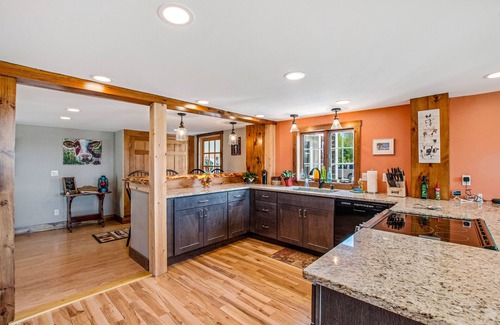 Newbury Other | Beautiful 4 bedroom-sleeps 9 Close to Mountains,Lakes -5 mi to Sunapee w/view