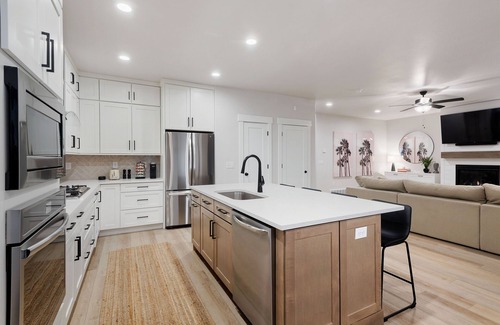 West Jordan House | Beautiful 4 Bedroom Luxury Home