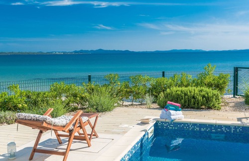 Privlaka House | Beautiful 4 bedrooms Villa with a magnificent seaview, swimming pool and terace