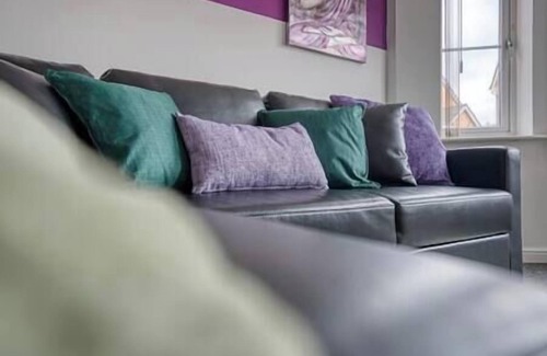 Coventry House | Beautiful 5 Bed House Free WIFI