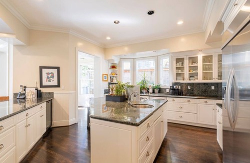 Tree Section Apartment | Beautiful 5 Br. Single family L-(581886) by Houzlet