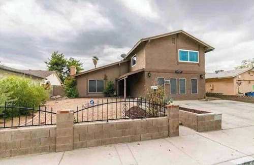 Sunrise Manor House | Beautiful 5Bed/3Bath + Pool In Las Vegas