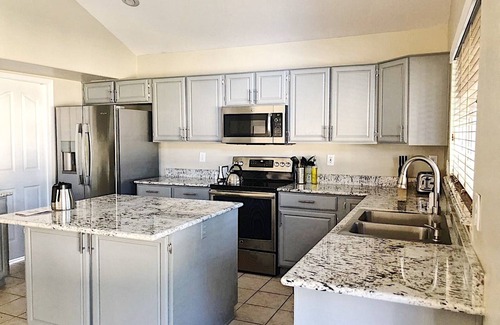 Dobson Woods House | Beautiful 5BR Retreat w/Heated Pool – Sleeps 16
