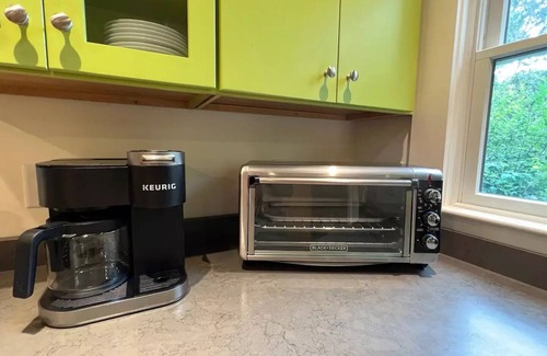 Wellfleet House | Beautiful 6 BD/3BA Private Historic Home in Pastoral Setting