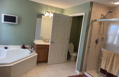 Macomb House | Beautiful 6 Bed/6 Bath Home with Theater Room & Jacuzzi