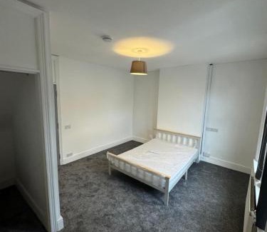 Birmingham House | Beautiful 6 bed home in Birmingham perfect for contractors!