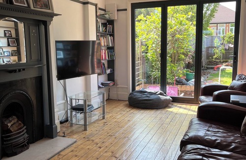 Winchmore Hill House | Beautiful 6 bedroom Edwardian bright family home based in Winchmore Hill