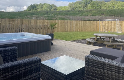 Taynuilt House | Beautiful 6 bedroom home with hot tub near Oban