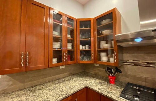 Greater Grand Crossing House | Beautiful 6-bedroom, Private Mansion with Hot Tub