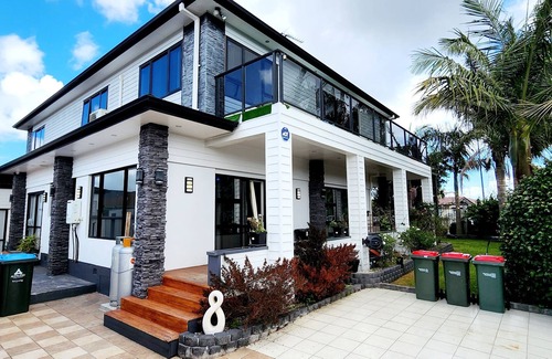 Otahuhu House | Beautiful 7 bedroom holiday home