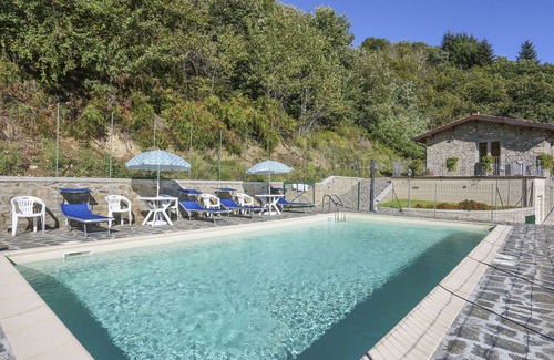 Villa Collemandina Villa | Beautiful apartment in villa for 5 guests with pool, WIFI, terrace and pets allowed