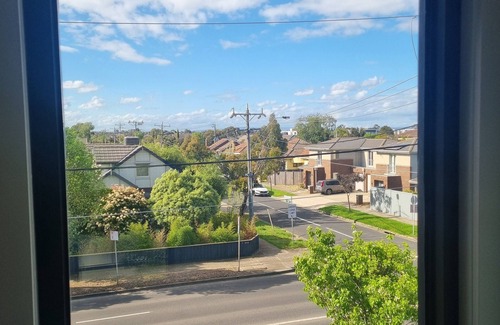 Pascoe Vale South House | Beautiful and cozy triple storey town house.