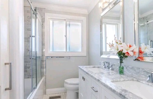 Burlington House | Beautiful and cozy Bungalow