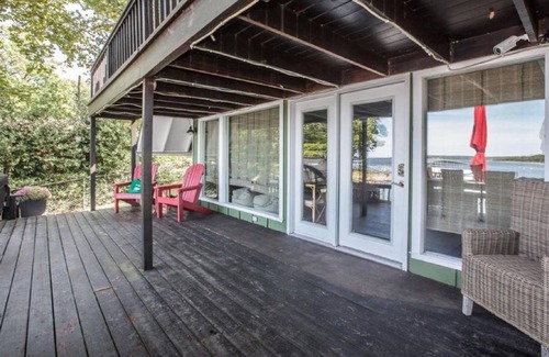 Afton House | Beautiful and Cozy Grand Lake House on Monkey Island