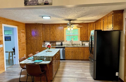 Sevierville Cottage | Beautiful and cozy 2bedroom 2bath in Sevierville with Hot Tub