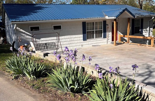 Sevierville Cottage | Beautiful and cozy 2bedroom 2bath in Sevierville with Hot Tub