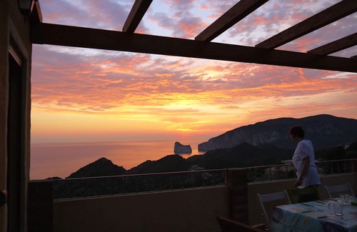 Nebida House | Beautiful and New Holiday Home With spectacular sea view for families and groups