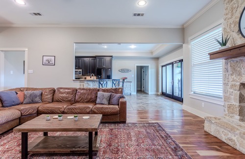 Lorena House | Beautiful and Relaxing Ranch Home Retreat