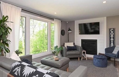 Elizabethtown-Kitley Cottage | Beautiful and Secluded Waterfront Cottage