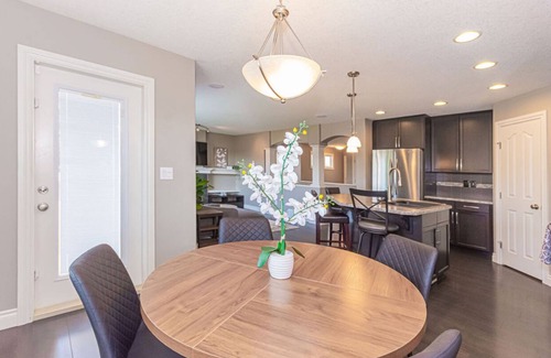 Southwest Edmonton House | Beautiful and spacious 3 bedroom home in Windermere, Edmonton