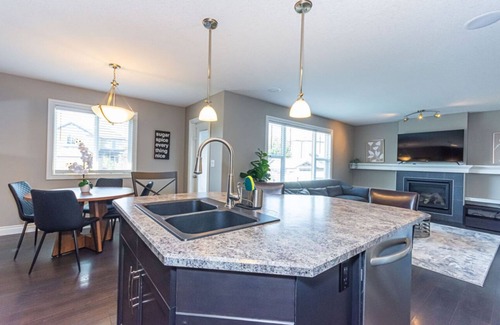 Southwest Edmonton House | Beautiful and spacious 3 bedroom home in Windermere, Edmonton