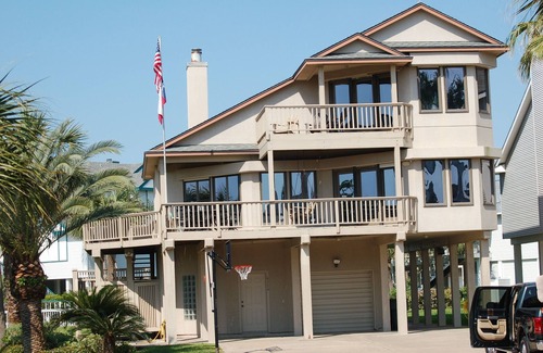 Pirates Beach West House | Beautiful and spacious beach house in exclusive neighborhood- steps from beach.