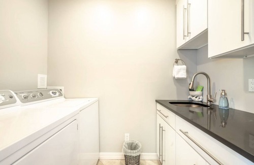 Peregrine House | Beautiful and Private Guest Apartment - Close to USAFA & Garden of the Gods!