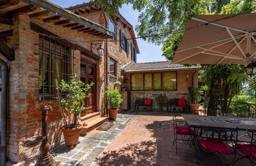 Buggiano Villa | Beautiful apartment in villa with pool, WIFI, A/C, TV, pets allowed, panoramic view and parking